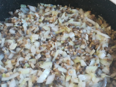 Соединила лук, шампиньоны и баклажаны. Соединила лук, шампиньоны и баклажаны.