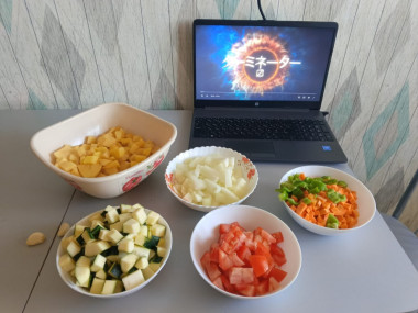 Пока готовлю, смотрю "Терминатор Зеро". Пока готовлю, смотрю "Терминатор Зеро".