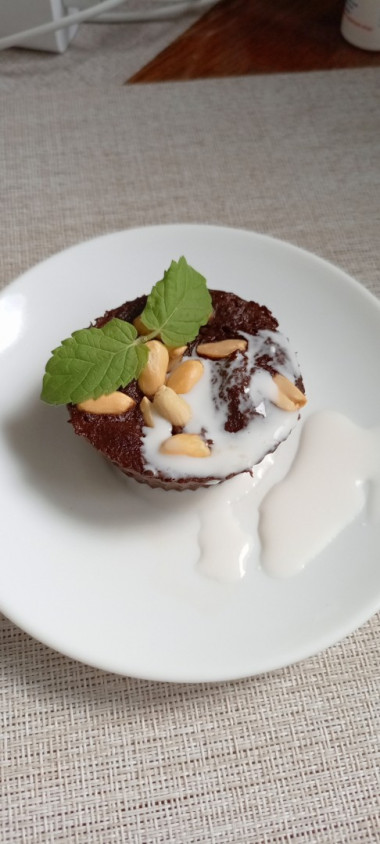 Кекс с мятой и уже растаявшее кокосовое молоко. Кекс с мятой и уже растаявшее кокосовое молоко.