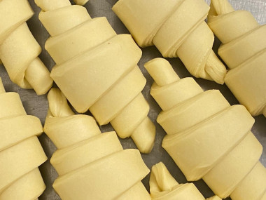 Круассаны перед расстойкой Круассаны перед расстойкой