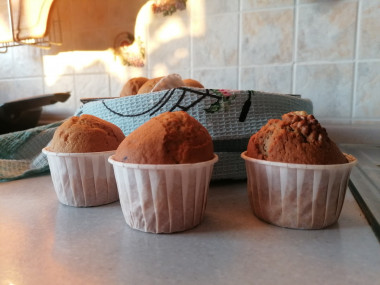 Слева направо: ванильный, с тыквенной мукой, с мукой грецкого ореха. Слева направо: ванильный, с тыквенной мукой, с мукой грецкого ореха.