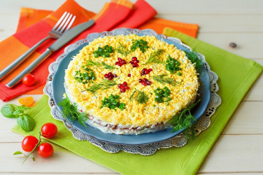 Салат с печенью трески слоеный с сыром и рисом Салат с печенью трески слоеный с сыром и рисом