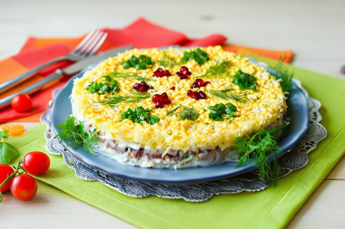 Салат с печенью трески слоеный с сыром и рисом Салат с печенью трески слоеный с сыром и рисом