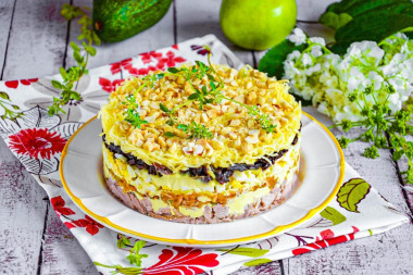 Салат с мясом и черносливом Салат с мясом и черносливом