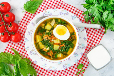 Зеленый борщ с крапивой и яйцом Зеленый борщ с крапивой и яйцом