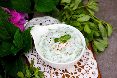 Простой ПП салат с йогуртом