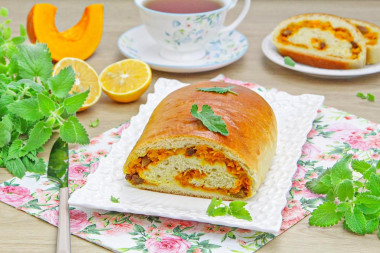 Рулет с тыквой из теста в духовке Рулет с тыквой из теста в духовке