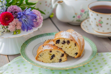 Простой кекс с изюмом в духовке Простой кекс с изюмом в духовке