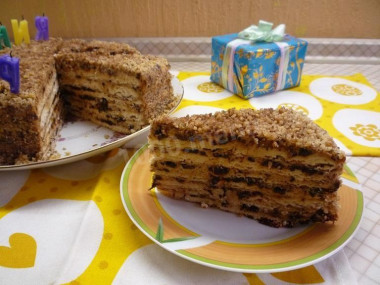 Торт на сливочном масле на желтках с черносливом и орехами Торт на сливочном масле на желтках с черносливом и орехами