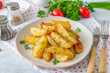 Жареная картошка с чесноком на сковороде по деревенски Жареная картошка с чесноком на сковороде по деревенски