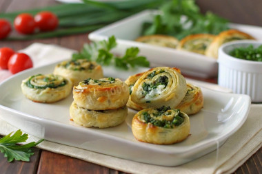 Слоеные пирожки со шпинатом и сыром Слоеные пирожки со шпинатом и сыром