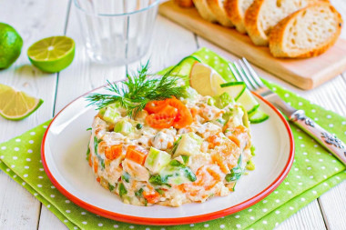 Салат оливье с семгой и огурцом Салат оливье с семгой и огурцом