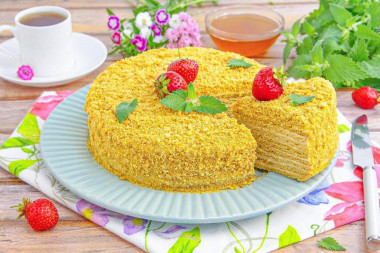 Классический медовый торт с воздушным медовым кремом Классический медовый торт с воздушным медовым кремом