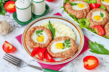 Мясные ватрушки из фарша с сырной начинкой Мясные ватрушки из фарша с сырной начинкой