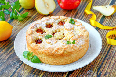 Песочный пирог с грушей и изюмом Песочный пирог с грушей и изюмом