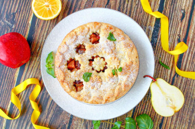 Песочный пирог с грушей и изюмом Песочный пирог с грушей и изюмом