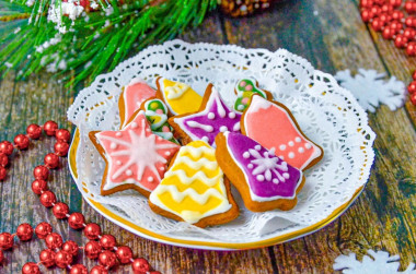 Новогодние имбирные пряники с глазурью Новогодние имбирные пряники с глазурью