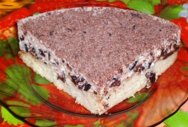 Торт с черносливом со сметанным кремом и орехами