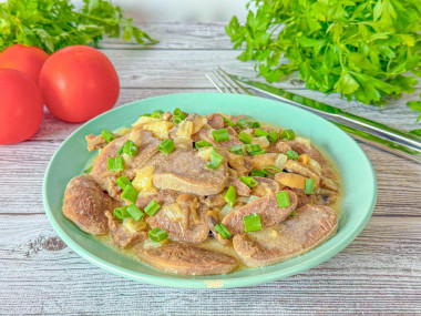 Говяжий язык в сливочном соусе с грибами Говяжий язык в сливочном соусе с грибами