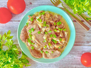 Говяжий язык в сливочном соусе с грибами Говяжий язык в сливочном соусе с грибами