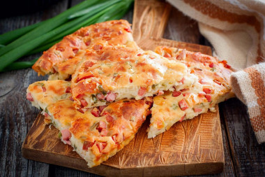 Быстрый пирог с сыром и колбасой в духовке Быстрый пирог с сыром и колбасой в духовке