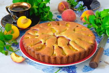 Пирог со свежими персиками