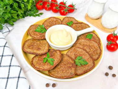 Нежные оладьи из куриной печени с манкой Нежные оладьи из куриной печени с манкой