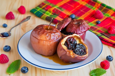 Яблоки фаршированные черносливом Яблоки фаршированные черносливом