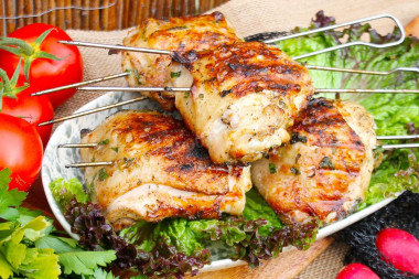 Шашлык из куриных бедрышек Шашлык из куриных бедрышек