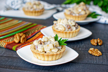 Салат в тарталетках с ананасом и курицей Салат в тарталетках с ананасом и курицей