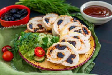 Куриный рулет с черносливом в духовке Куриный рулет с черносливом в духовке