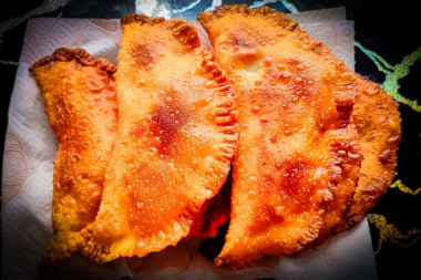 Чебурек на сковороде Чебурек на сковороде