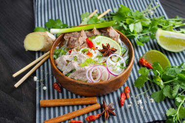 Классический вьетнамский суп фо бо