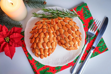 Салат Шишка с миндалем Салат Шишка с миндалем