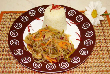 Салат фунчоза с мясом и соевым соусом Салат фунчоза с мясом и соевым соусом