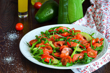Салат с авокадо и красной рыбой
