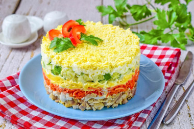 Салат с корейской морковью и копченой курицей Салат с корейской морковью и копченой курицей