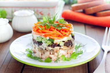 Салат Вечер с грибами, корейской морковью и курицей Салат Вечер с грибами, корейской морковью и курицей