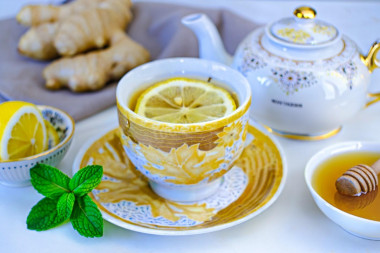 Зеленый чай с имбирем лимоном и медом Зеленый чай с имбирем лимоном и медом