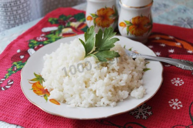 Рассыпчатый рис с растительным маслом в микроволновке