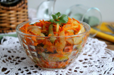 Салат с морковью и солеными огурцами