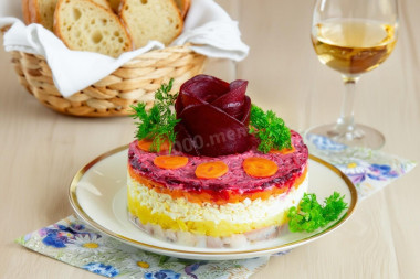 Селедка под шубой с сыром плавленным Селедка под шубой с сыром плавленным