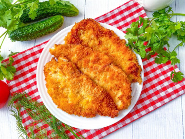 Филе куриное в панировочных сухарях на сковороде Филе куриное в панировочных сухарях на сковороде