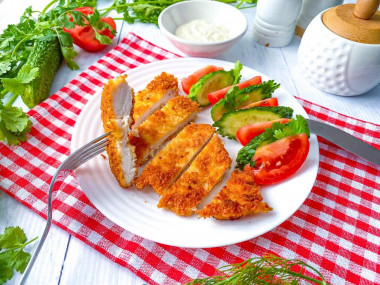 Филе куриное в панировочных сухарях на сковороде Филе куриное в панировочных сухарях на сковороде