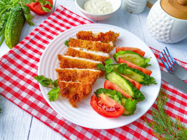 Филе куриное в панировочных сухарях на сковороде Филе куриное в панировочных сухарях на сковороде