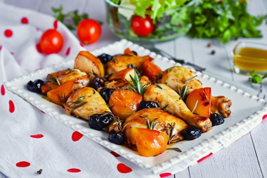 Курица с айвой и черносливом Курица с айвой и черносливом