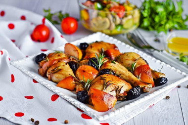 Курица с айвой и черносливом Курица с айвой и черносливом