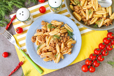 Макароны с помидорами и фаршем Макароны с помидорами и фаршем