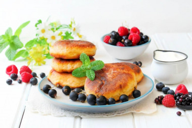 Простые сырники из творога с яйцом на сковороде Простые сырники из творога с яйцом на сковороде