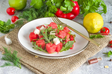 Салат с арбузом фетой и рукколой Салат с арбузом фетой и рукколой